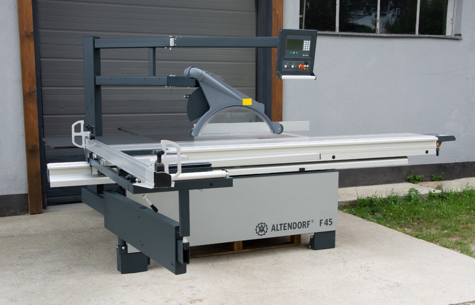 pi-a-formatowa-z-podcinakiem-altendorf-f45-evodrive-pilarka